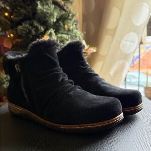 EARTH WOMENS ANKLE BOOTIE size 91/2 Wide brand new with box